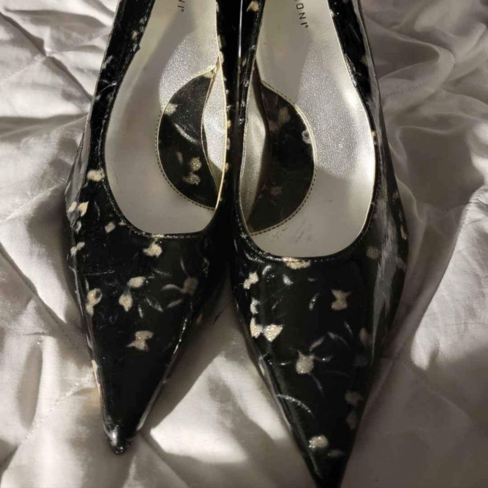 Fioni black and silver heals size 9.5w